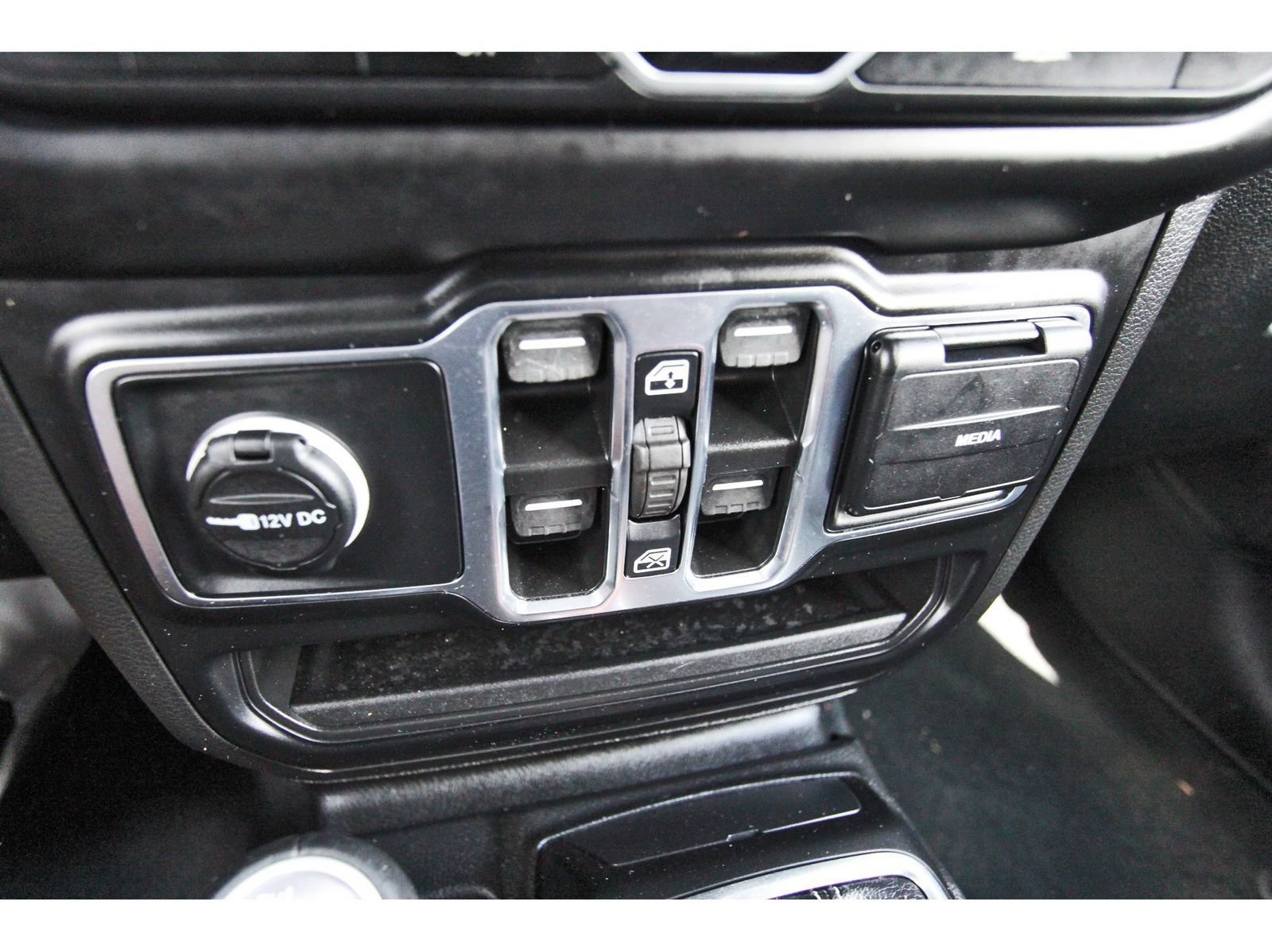 Used 2023 Jeep Wrangler Unlimited Sahara AWD/4WD image 27