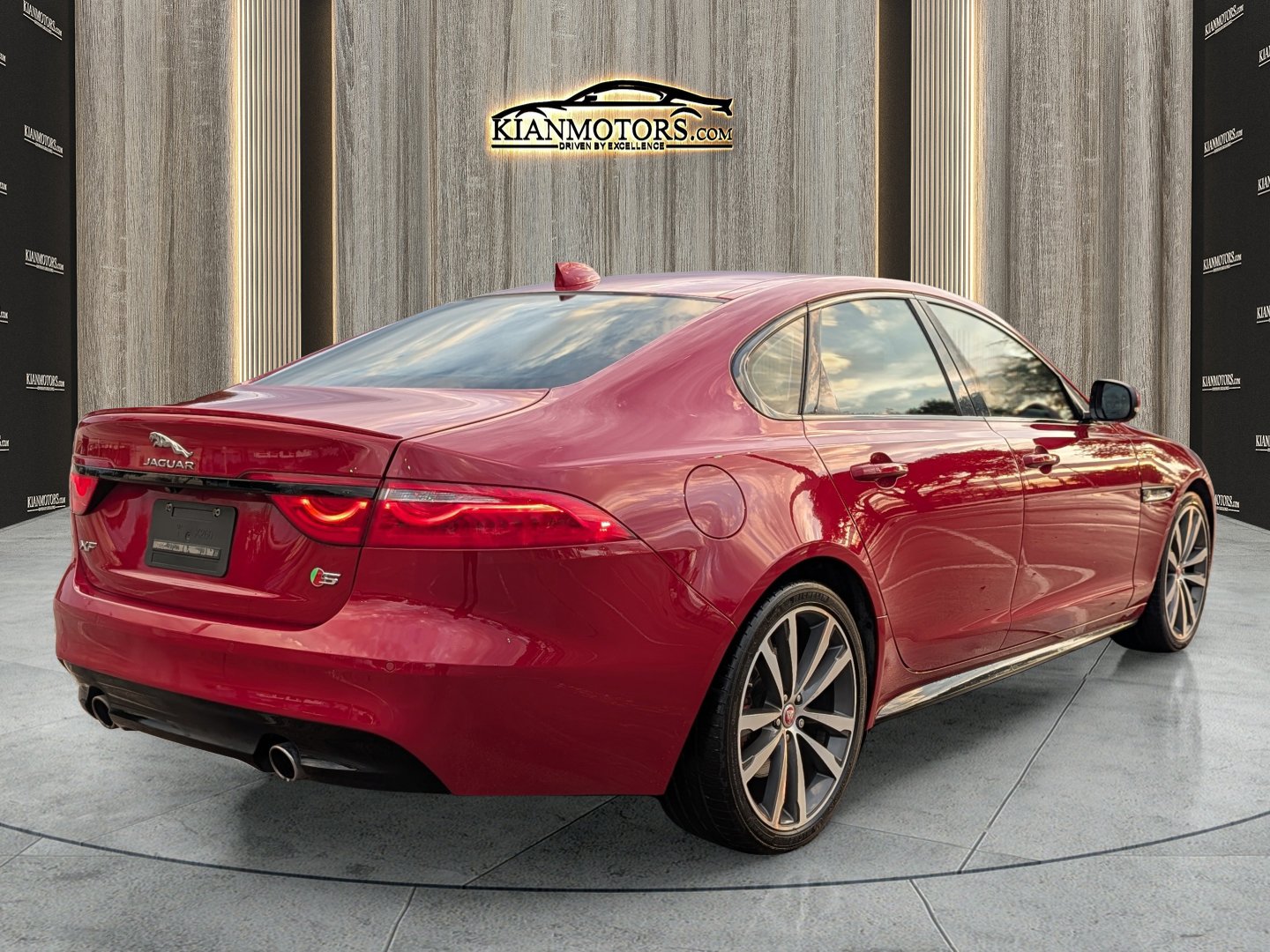 Used 2018 Jaguar XF S image 9