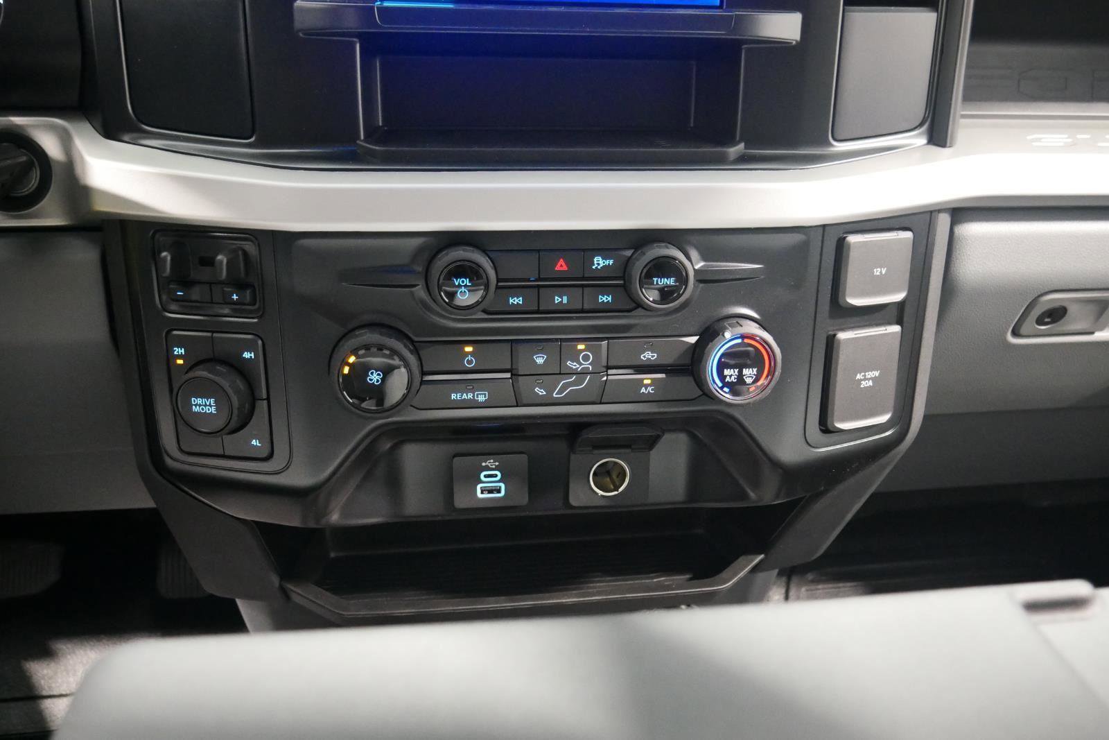 New 2026 Ford F550 4x4 Crew Cab image 70