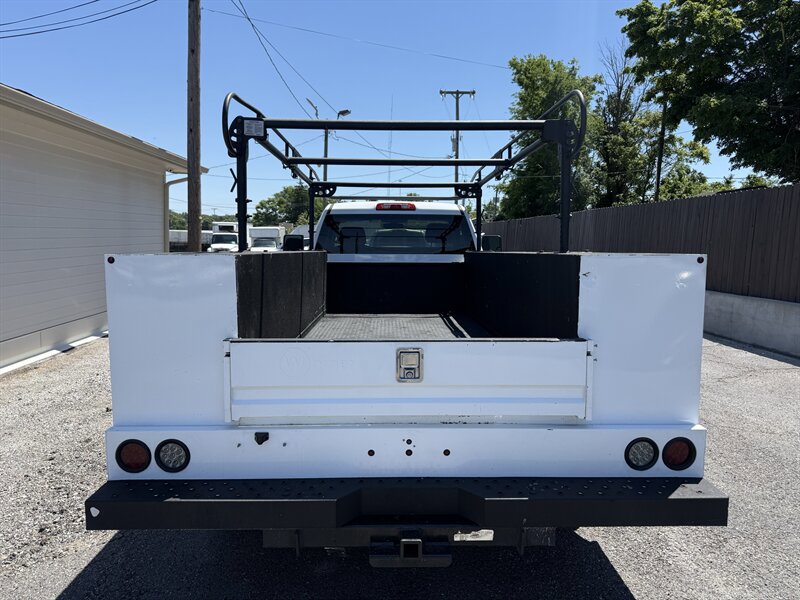 Used 2022 GMC Sierra 3500 Pro w/ Convenience Package RWD image 4