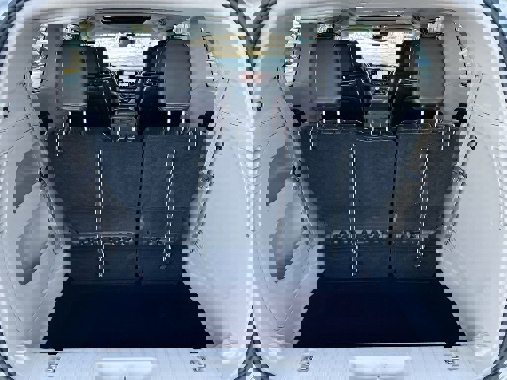 Used 2024 Chrysler Pacifica Limited image 26