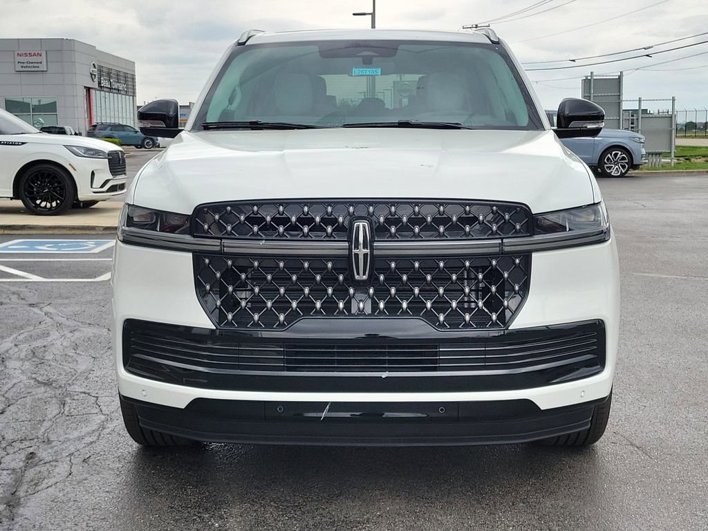 New 2026 Lincoln Navigator L Black Label AWD/4WD image 2