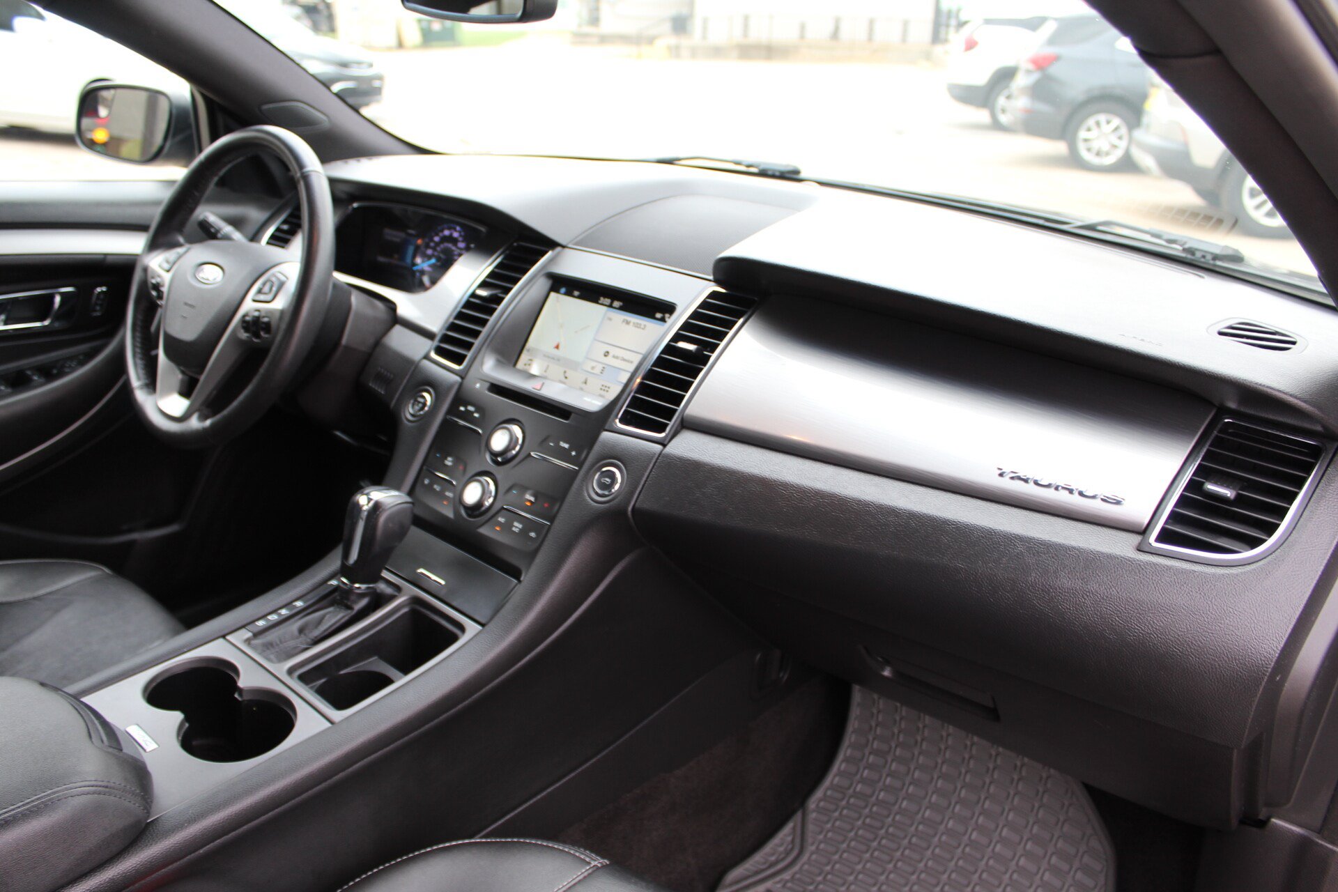 Used 2018 Ford Taurus SEL w/ Equipment Group 201A FWD image 16