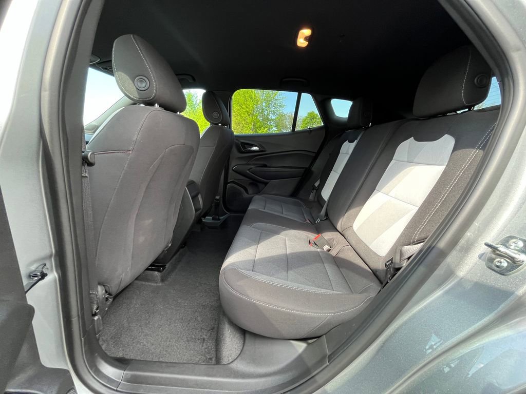 Certified 2025 Chevrolet Trax RS FWD image 14