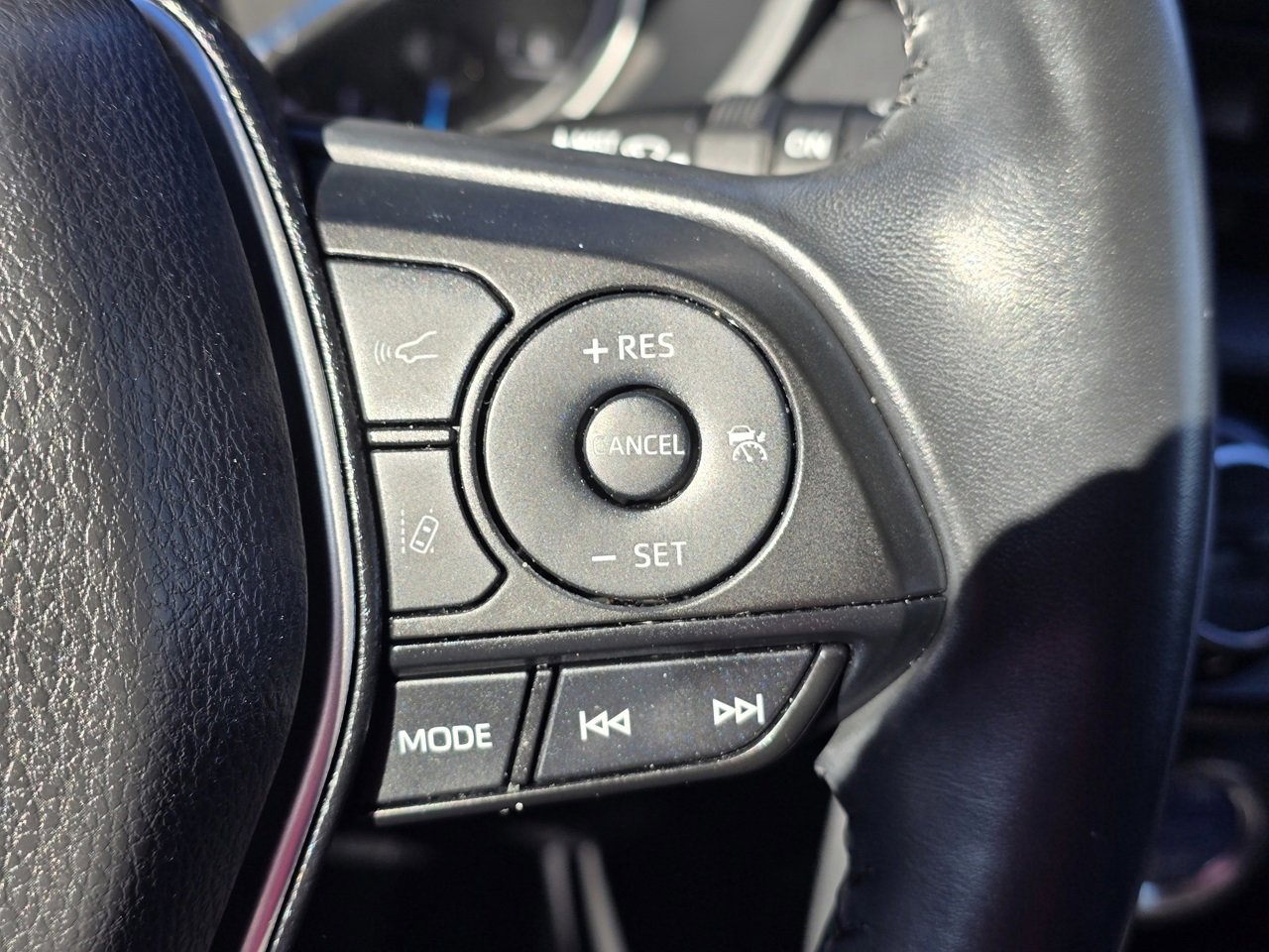 Used 2022 Toyota Venza LE image 21