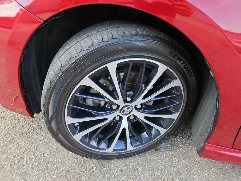 Used 2018 Toyota Camry SE w/ Moonroof Package image 33