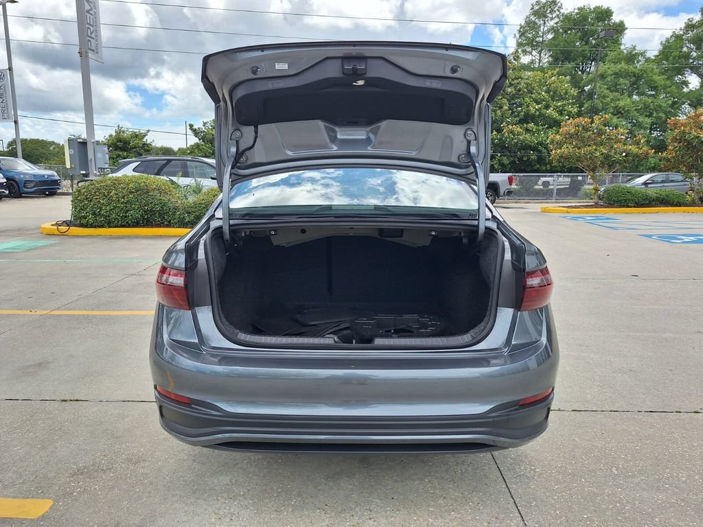 Used 2023 Volkswagen Jetta SE w/ Panoramic Sunroof Package FWD image 26