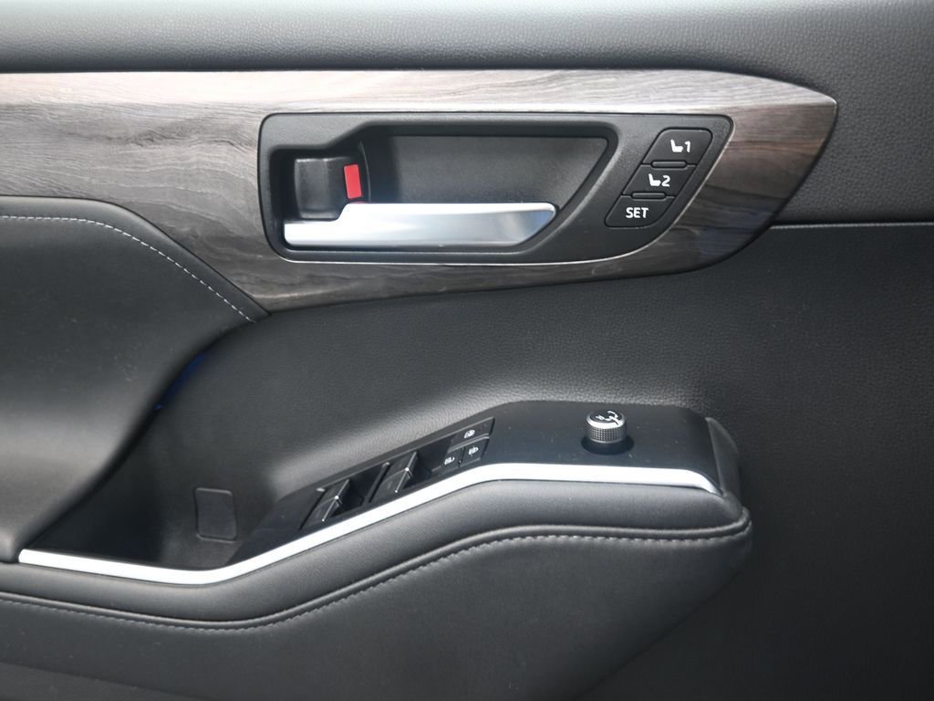 Used 2020 Toyota Highlander Platinum image 13