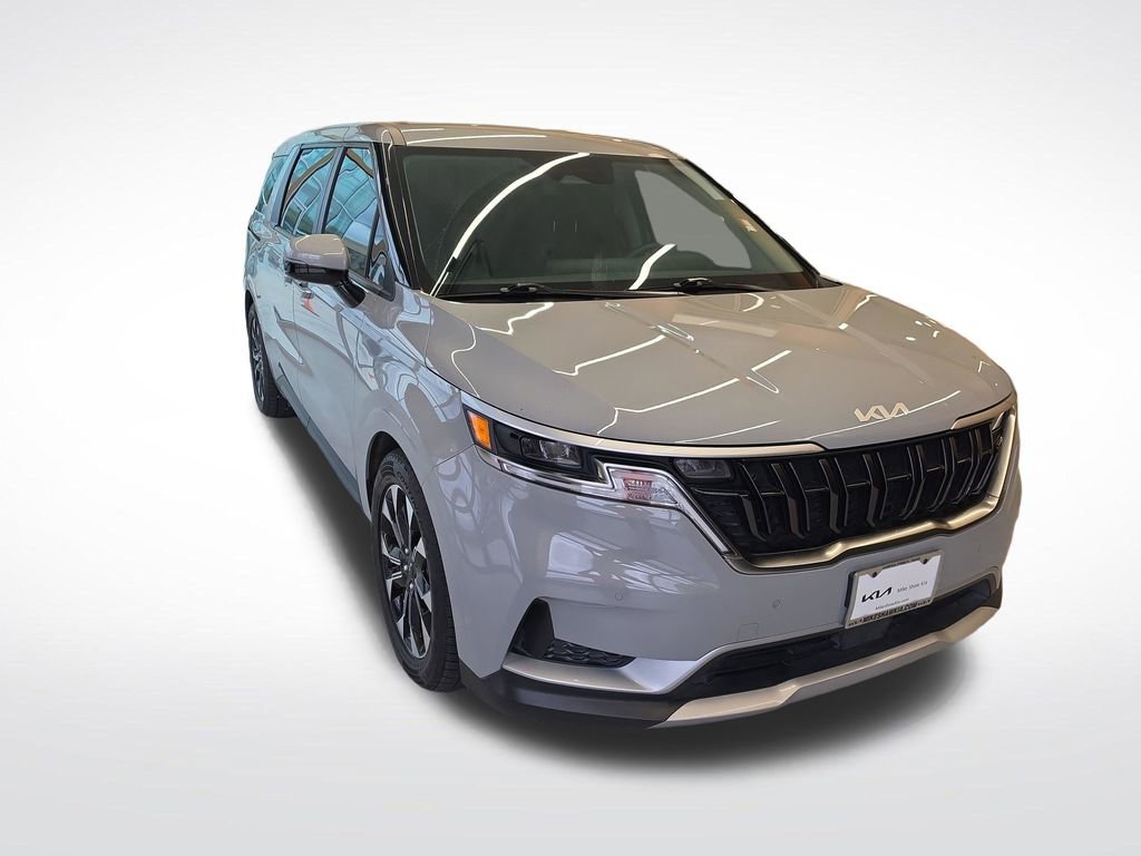 Used 2024 Kia Carnival EX FWD image 11