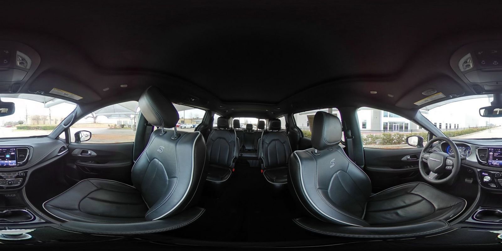 Used 2025 Chrysler Pacifica Limited image 49