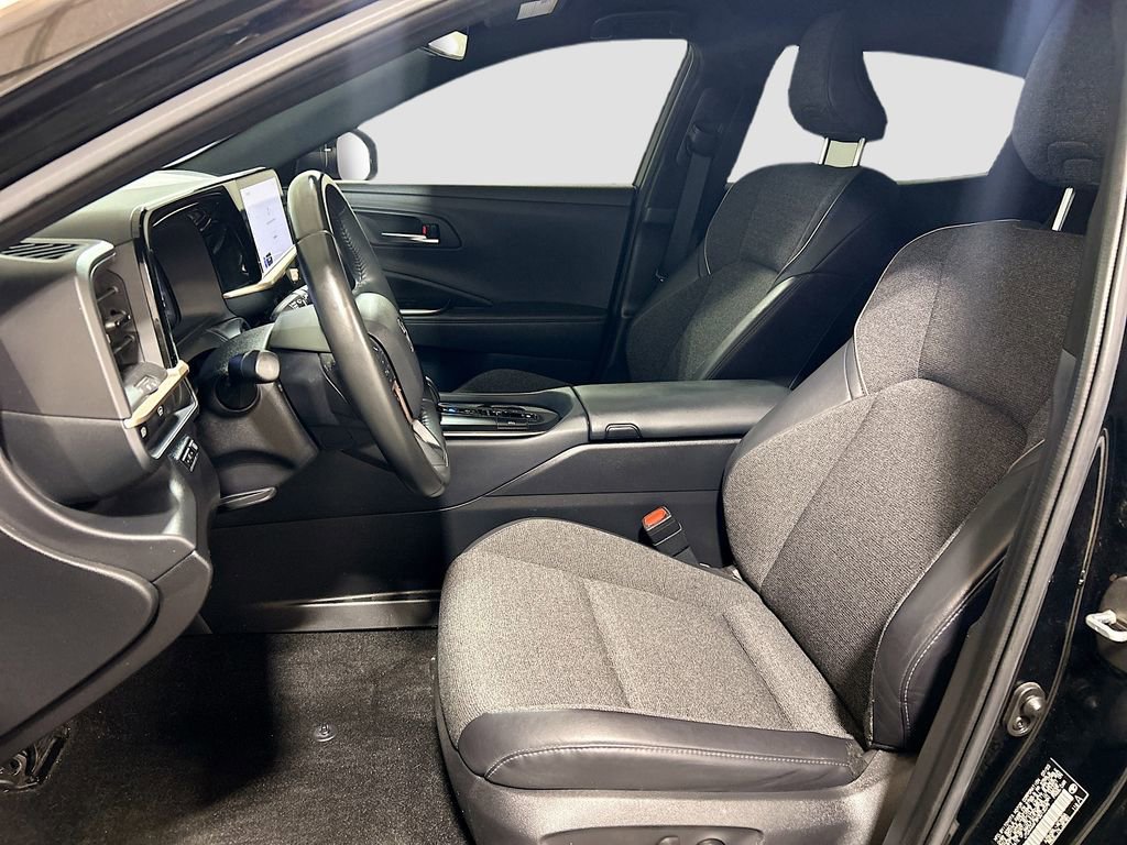 Used 2023 Toyota Crown XLE image 18