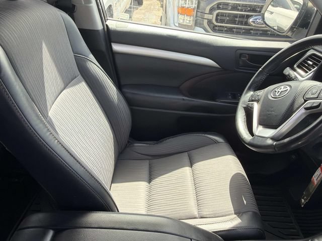 Used 2018 Toyota Highlander Plus FWD image 13