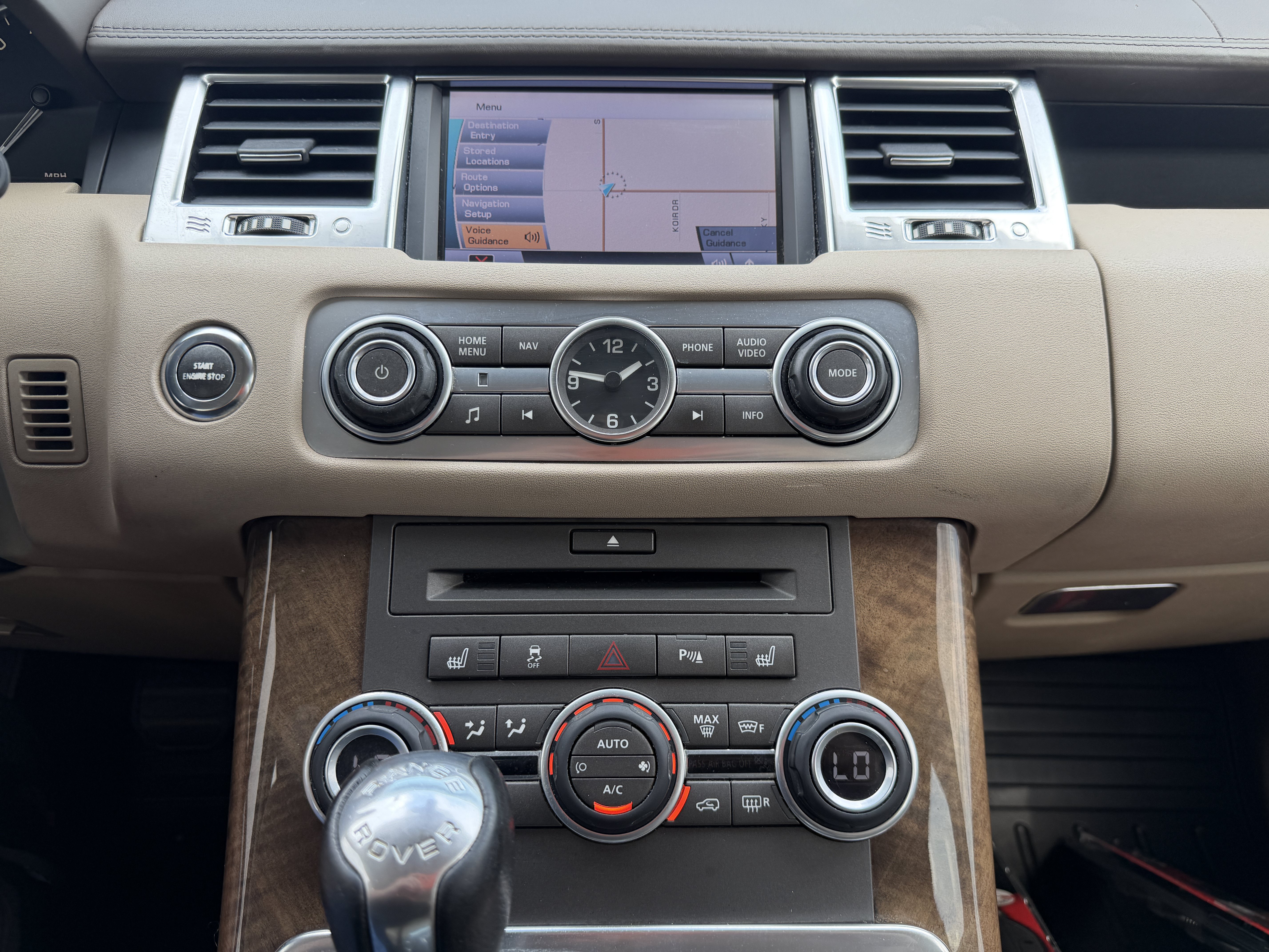 Used 2011 Land Rover Range Rover Sport HSE LUX AWD/4WD image 27