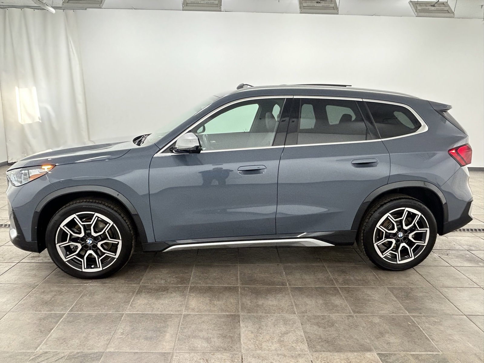 Used 2023 BMW X1 xDrive28i w/ Premium Package image 2