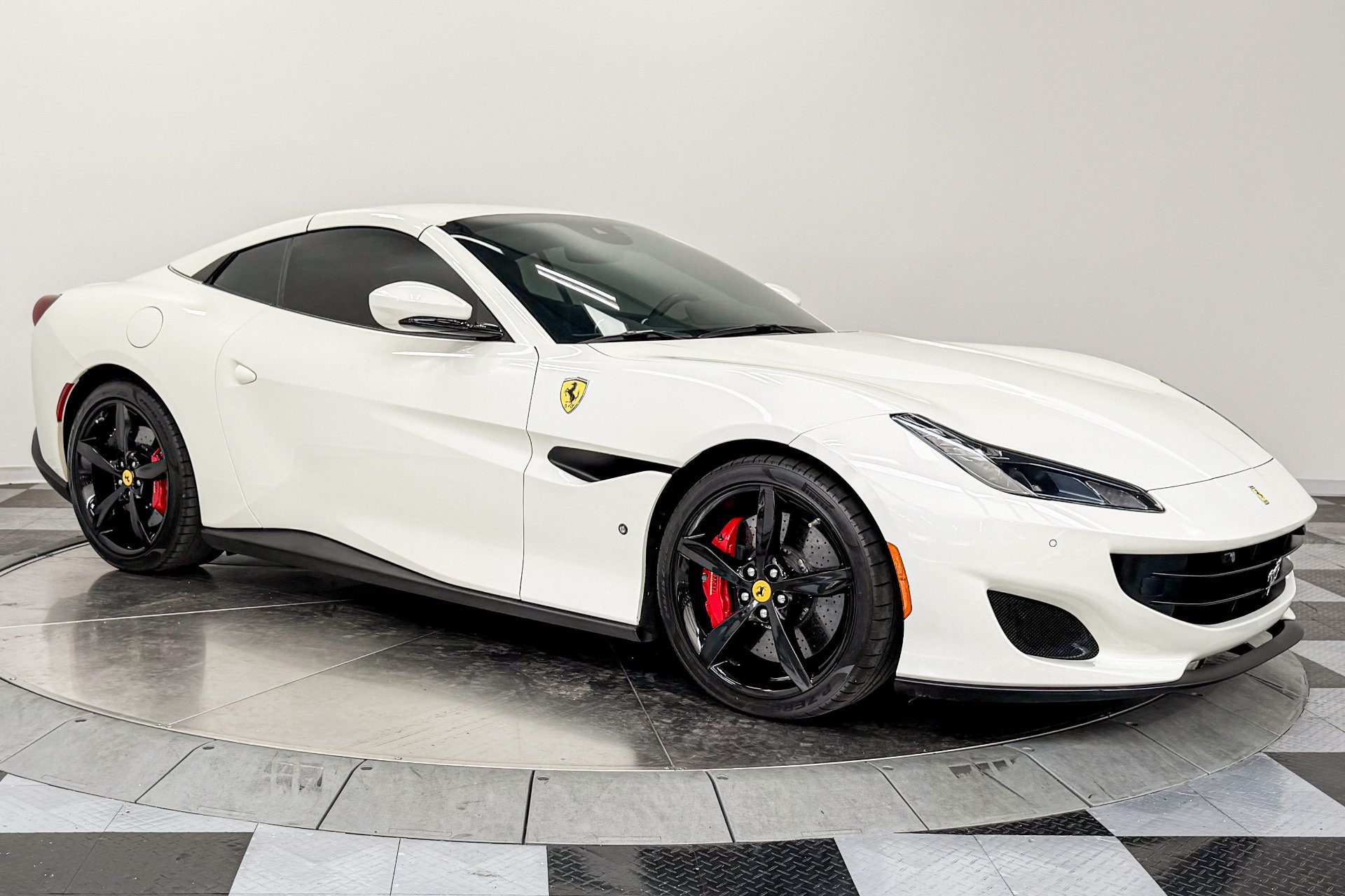 Used 2020 Ferrari Portofino RWD image 34