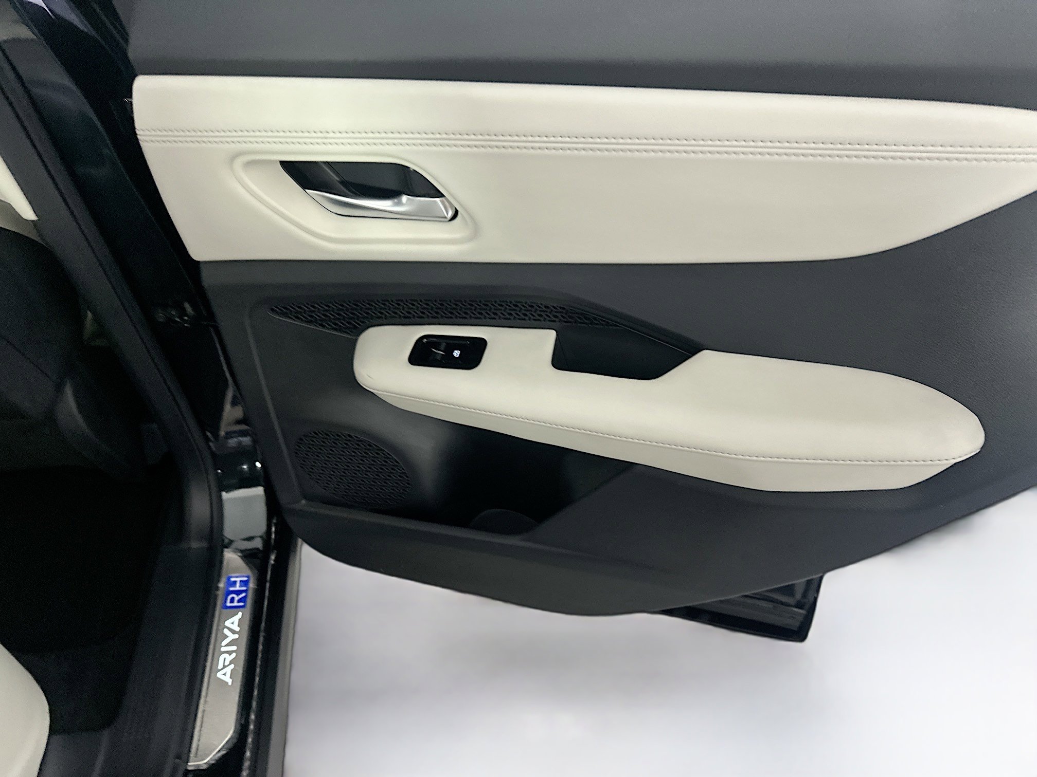 Used 2024 Nissan Ariya FWD image 31