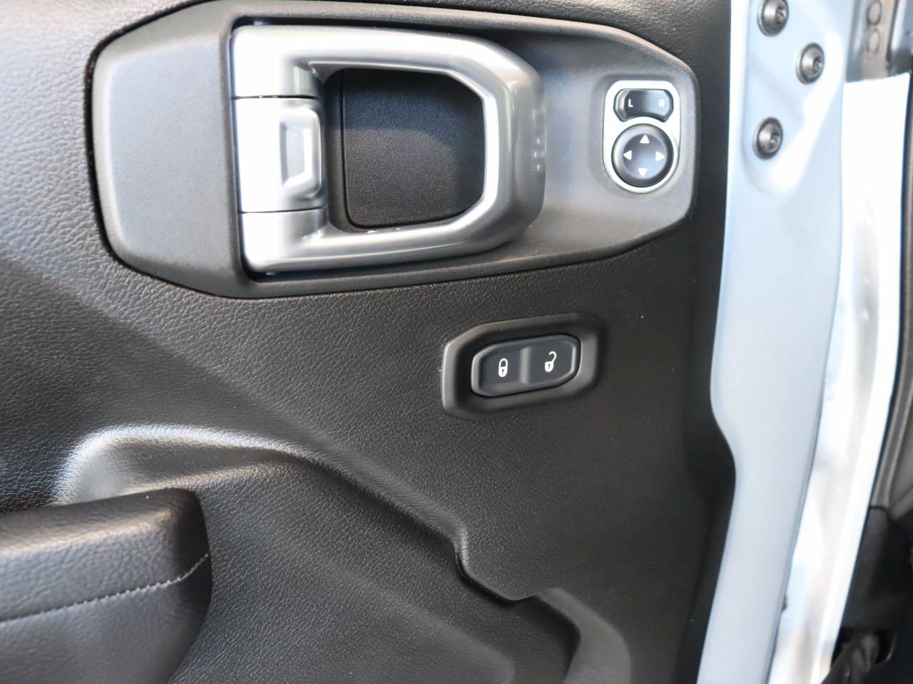 Used 2023 Jeep Gladiator Sport AWD/4WD image 15