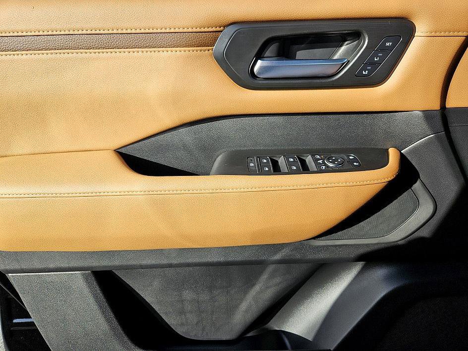 New 2026 Nissan Armada SL w/ Captain's Chari Seat Package image 29