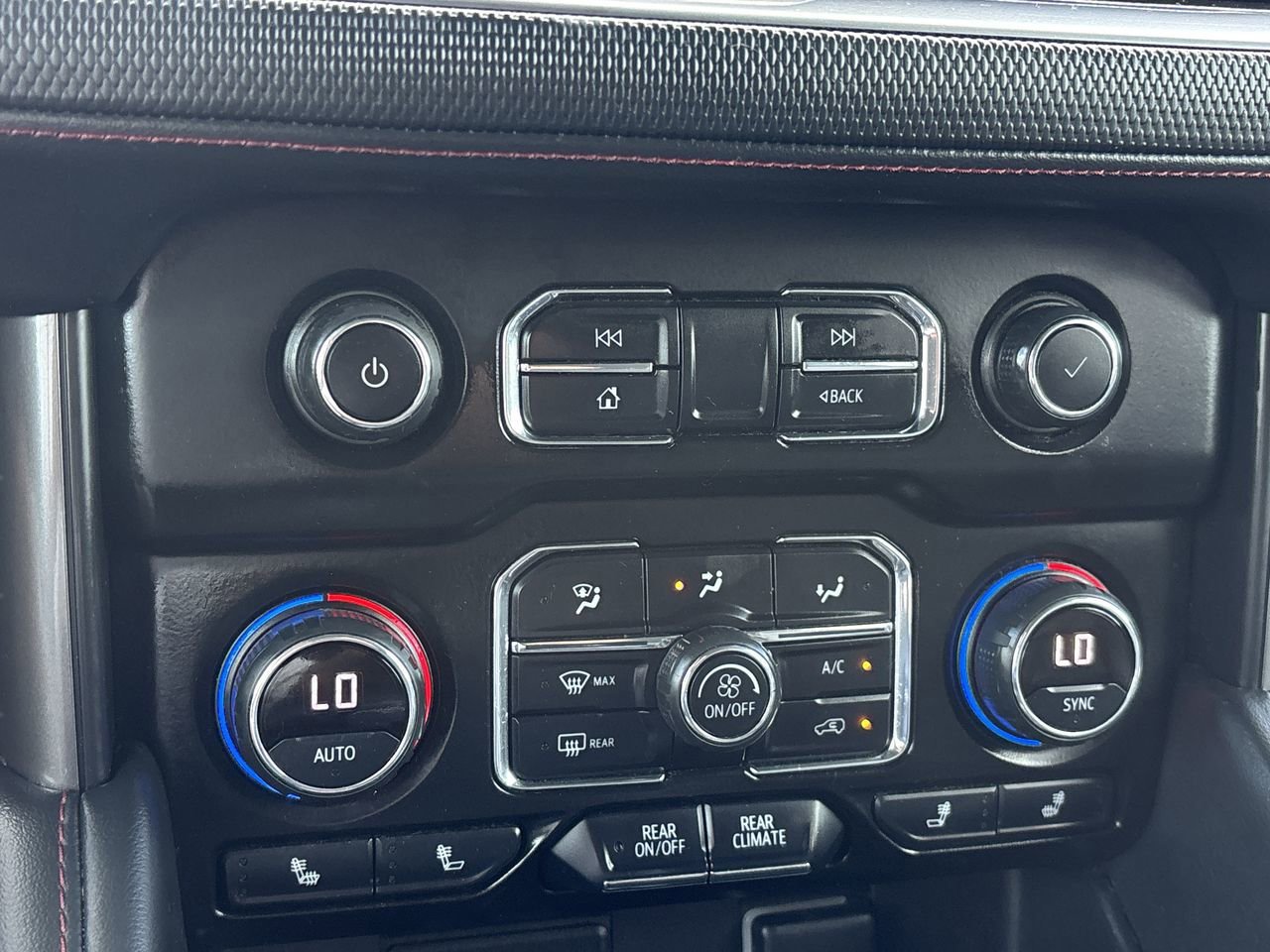 Used 2021 Chevrolet Suburban RST w/ Luxury Package AWD/4WD image 23