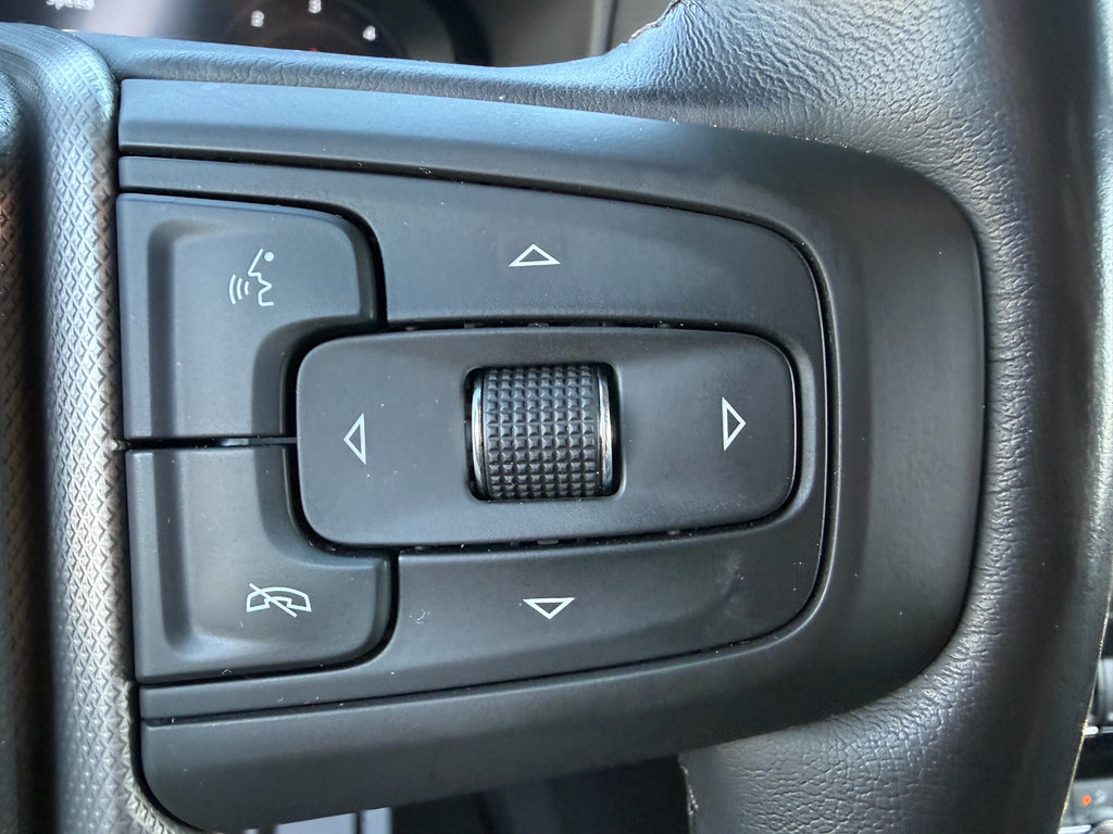 Used 2023 GMC Yukon Denali w/ Advanced Technology Package AWD/4WD image 15