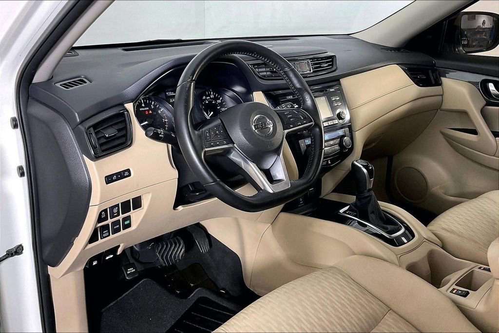 Used 2017 Nissan Rogue SV AWD/4WD image 18