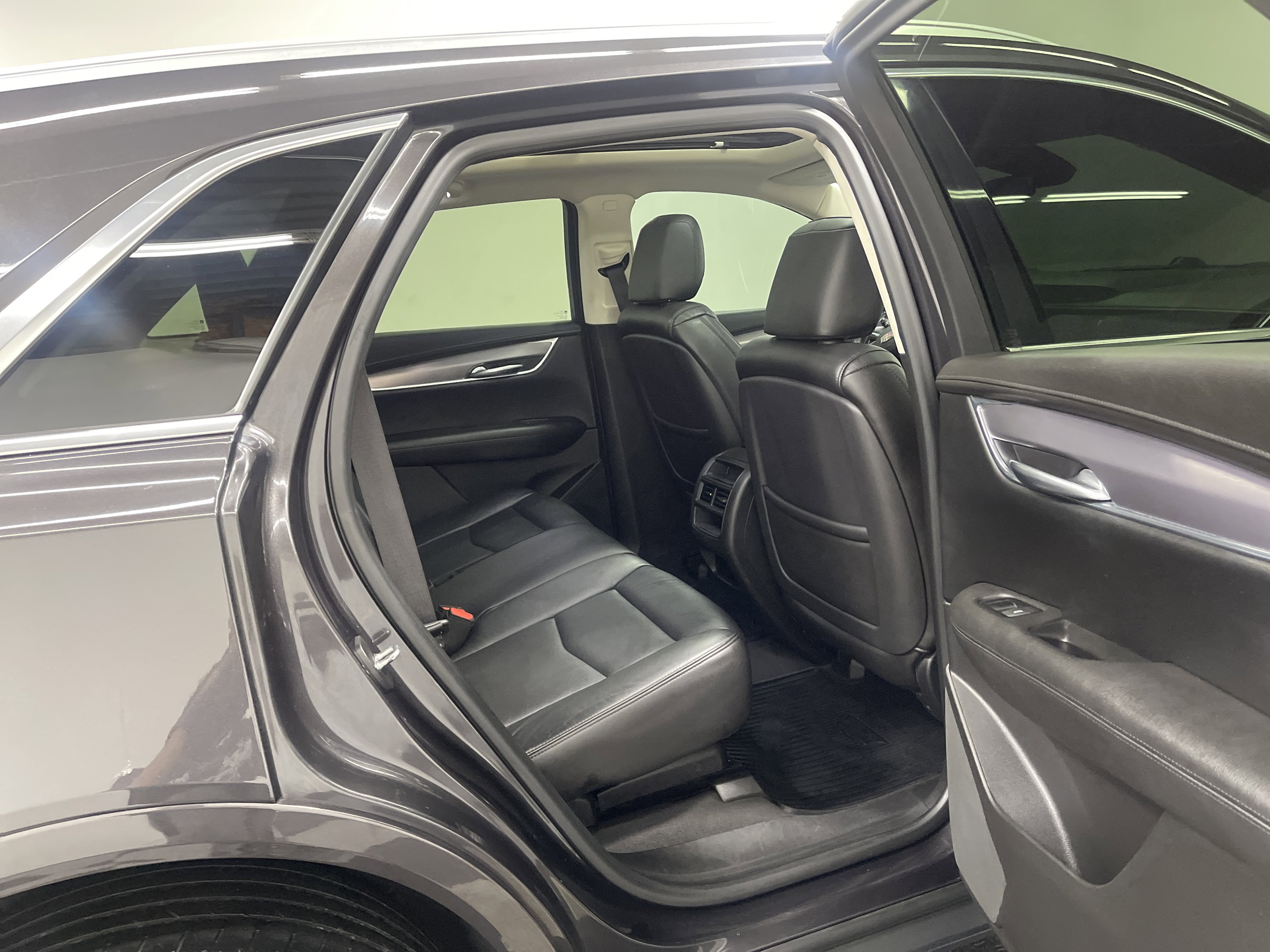 Used 2017 Cadillac XT5 Luxury w/ Driver Awareness Package image 21