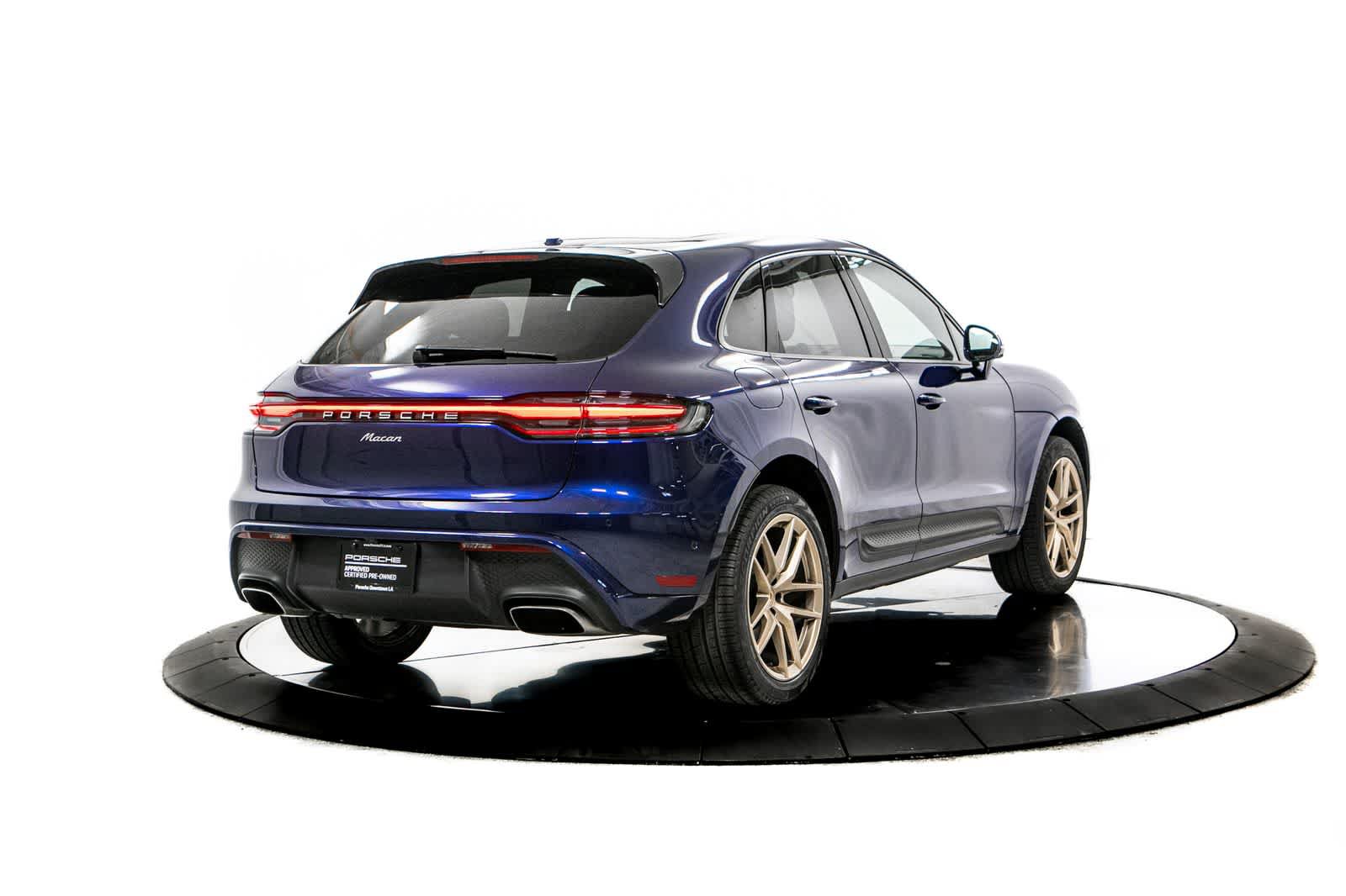 Certified 2023 Porsche Macan AWD/4WD image 7