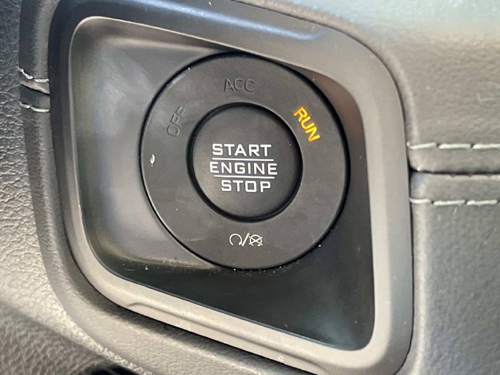 Used 2024 Jeep Wrangler Unlimited Rubicon AWD/4WD image 33