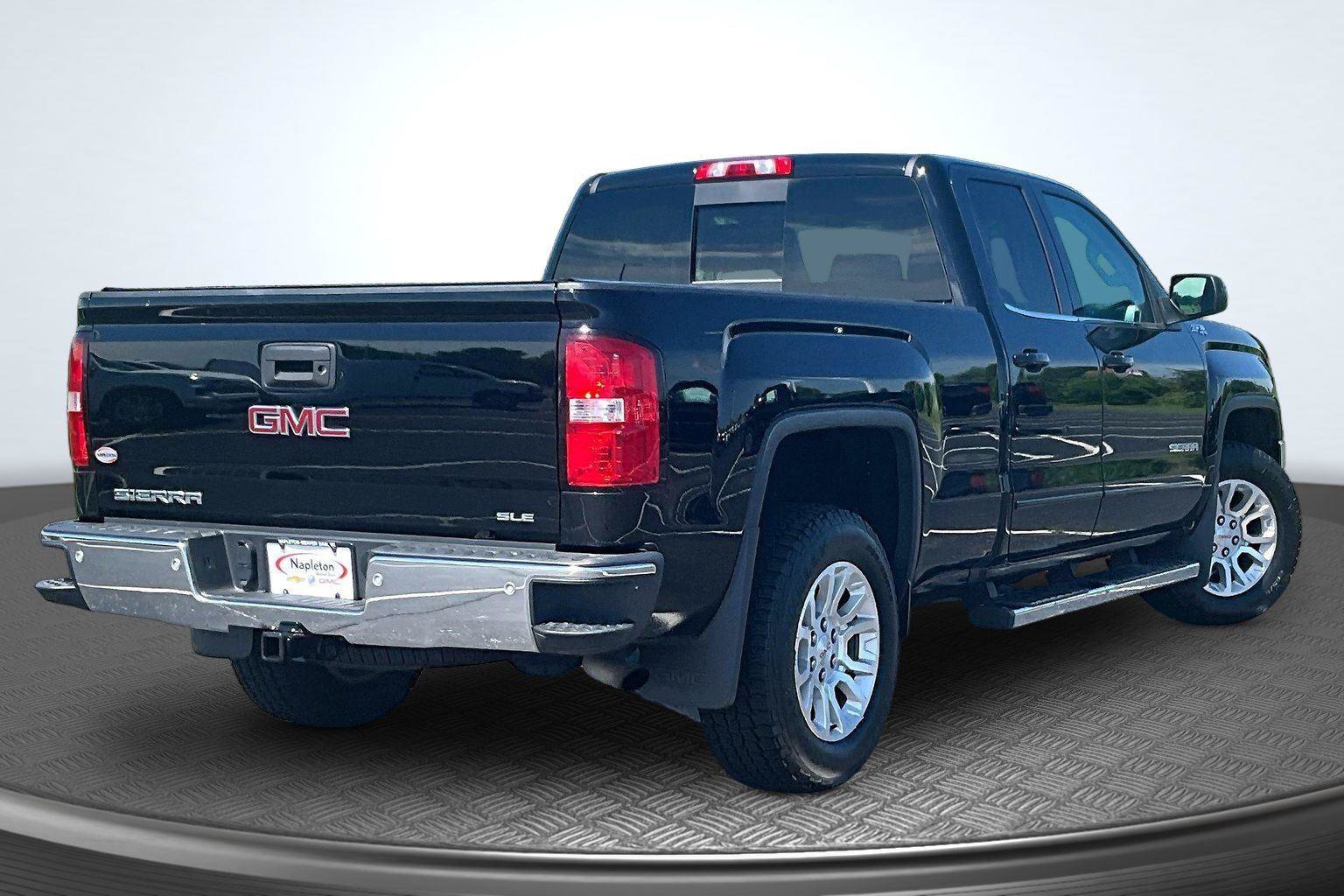 Used 2017 GMC Sierra 1500 SLE w/ SLE Value Package AWD/4WD image 2