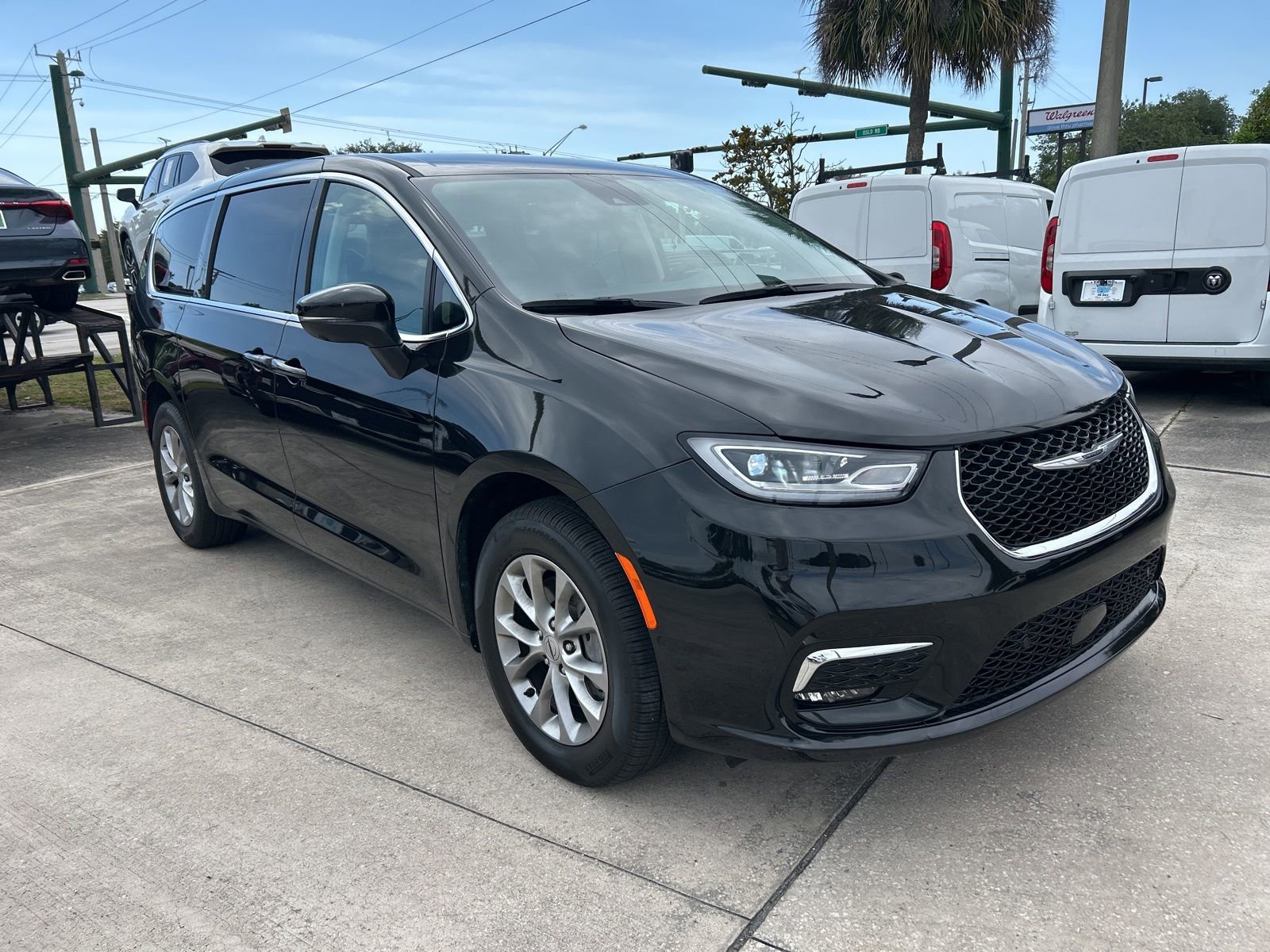 Certified 2023 Chrysler Pacifica Touring-L AWD/4WD image 22