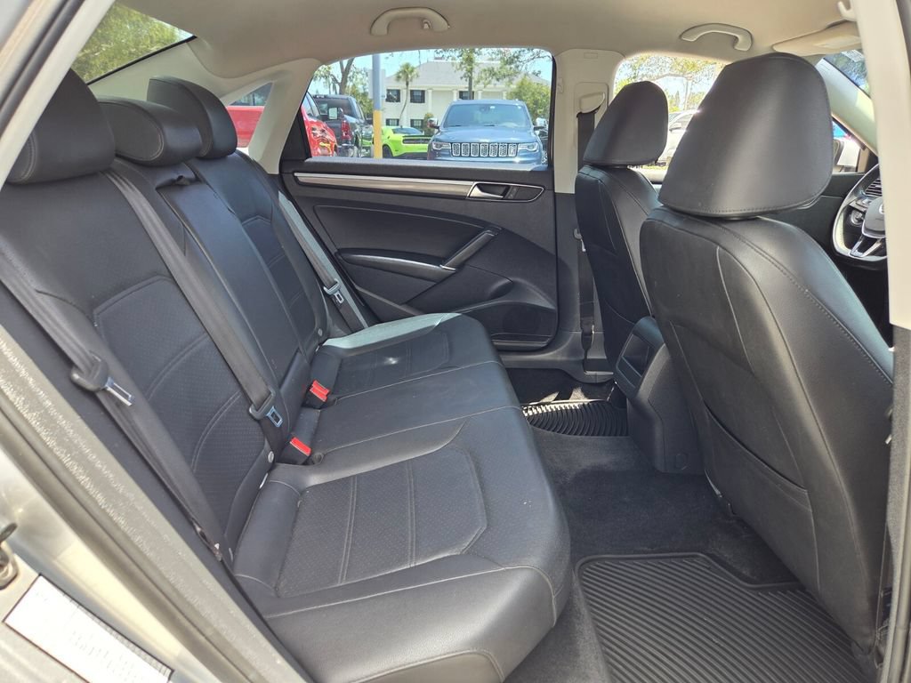 Used 2017 Volkswagen Passat 1.8T R-Line FWD image 17