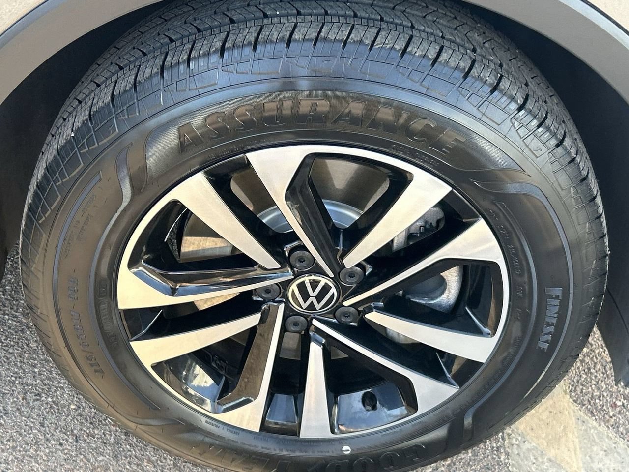 Used 2024 Volkswagen Tiguan S FWD image 7