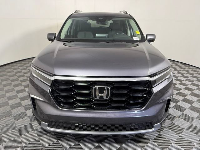 Used 2025 Honda Pilot Touring image 9