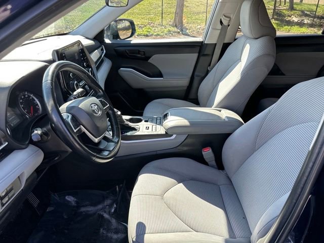 Used 2022 Toyota Highlander LE image 27