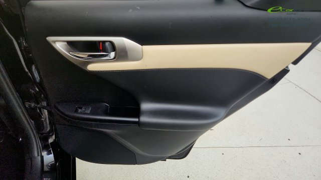 Used 2015 Lexus CT 200h w/ Navigation Package FWD image 44