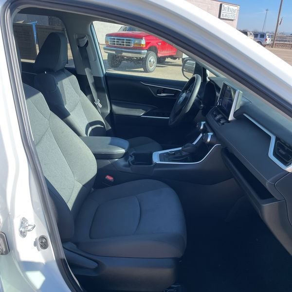 Used 2023 Toyota RAV4 XLE image 28