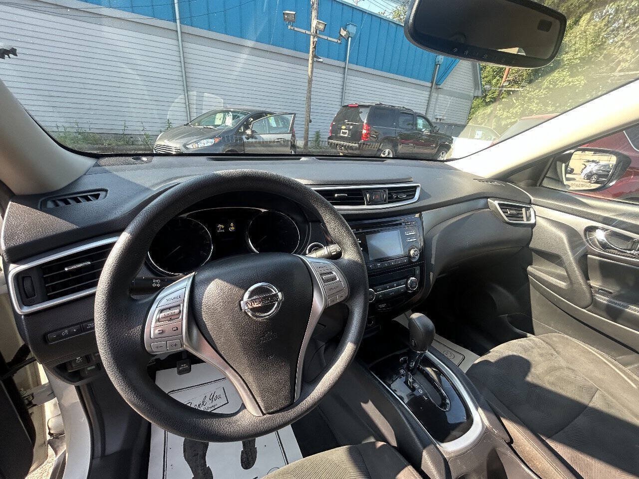 Used 2016 Nissan Rogue SV AWD/4WD image 5