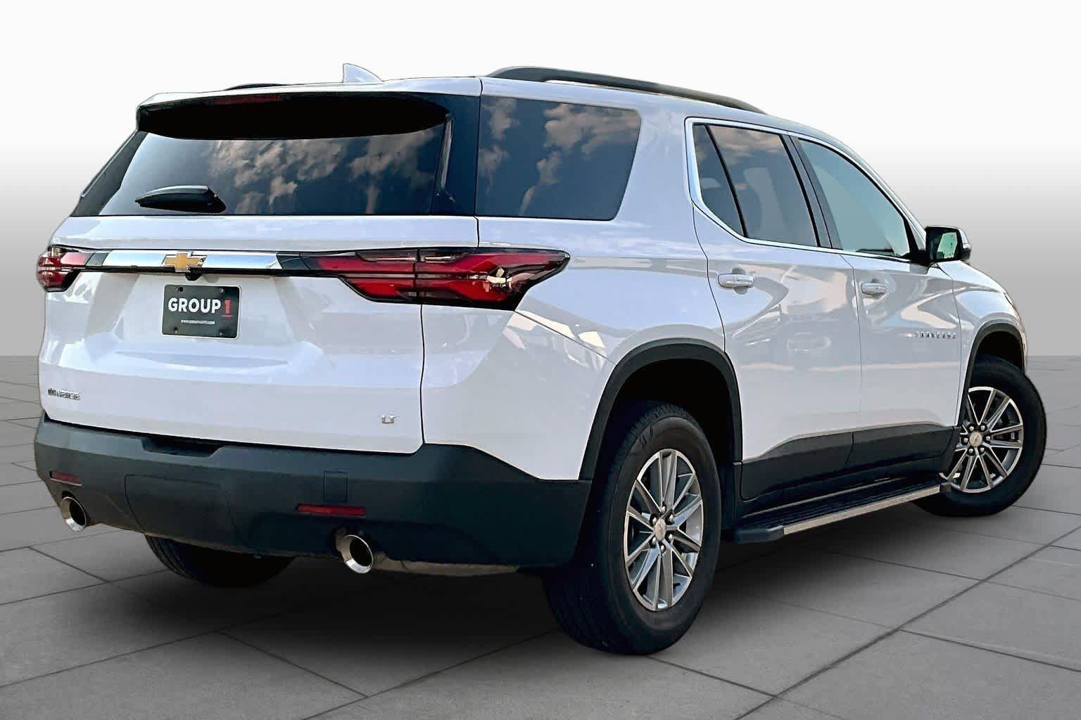 Used 2023 Chevrolet Traverse LT FWD image 12