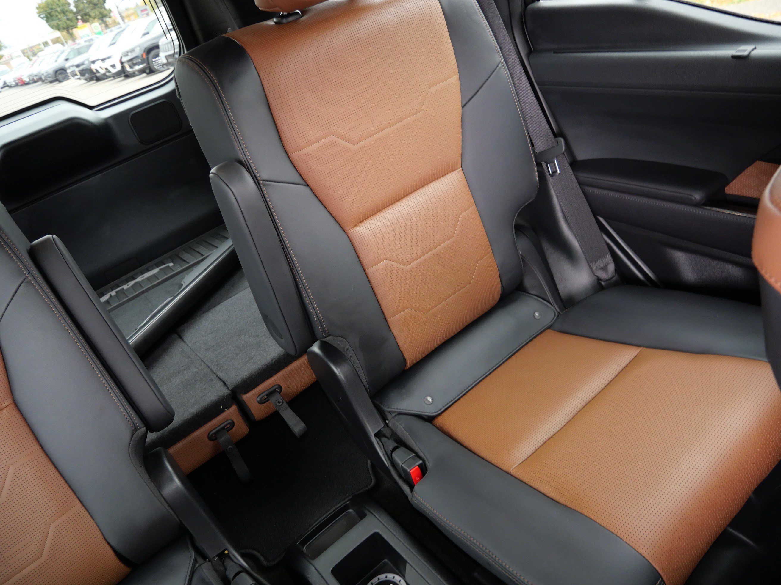 Used 2025 Lexus GX 550 w/ Accessory Package (2T) AWD/4WD image 14