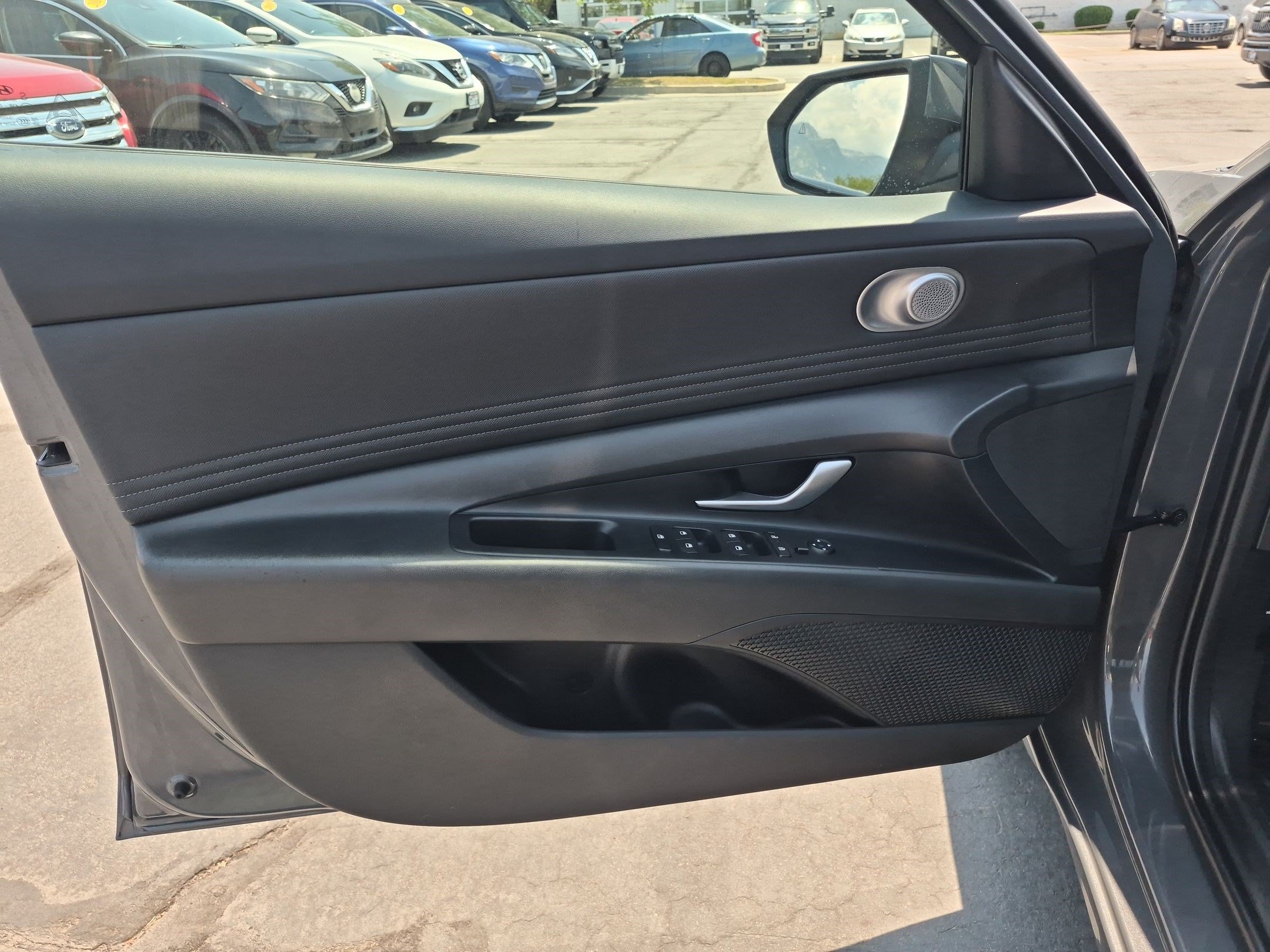 Certified 2025 Hyundai Elantra SEL FWD image 11