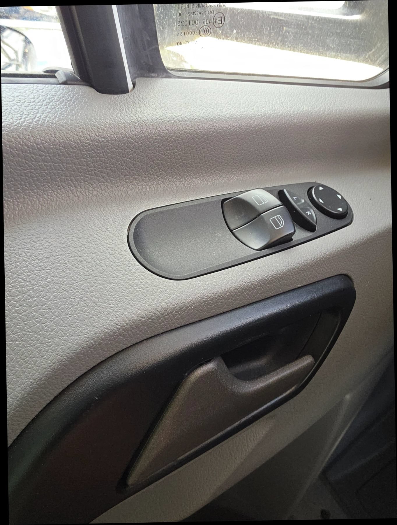 Used 2016 Mercedes-Benz Sprinter 3500 image 40