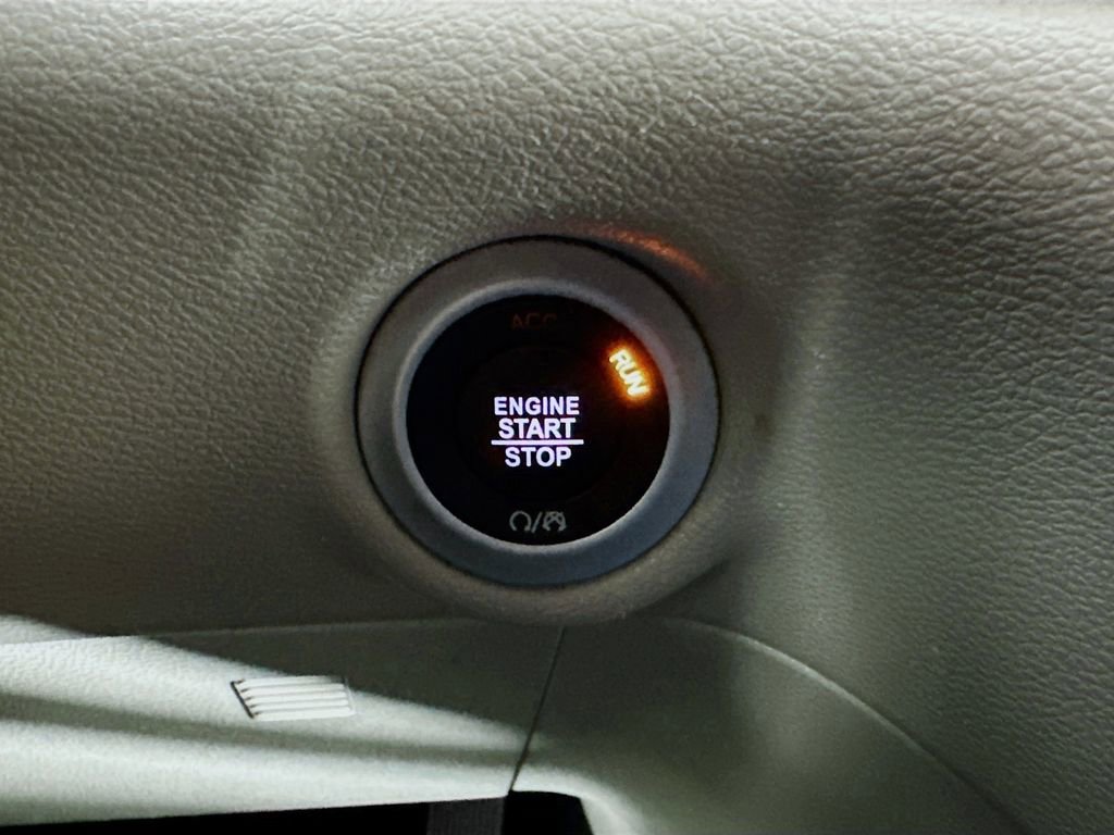 Used 2024 Chrysler Pacifica Touring-L image 28