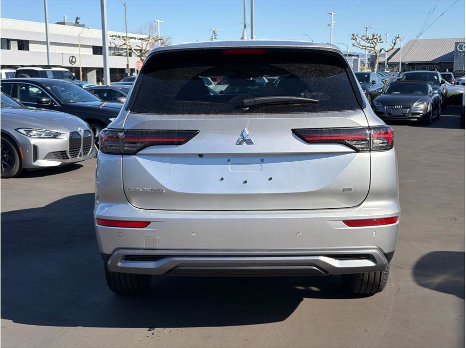 New 2026 Mitsubishi Outlander LE image 6