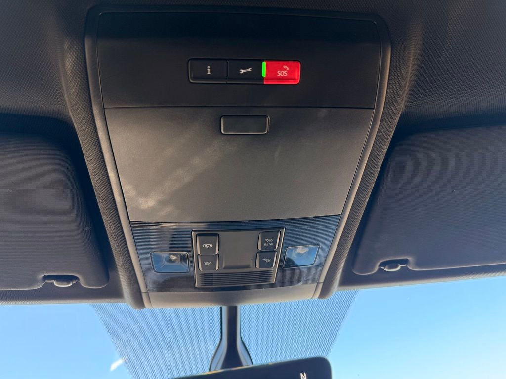 Used 2022 Volkswagen Atlas Cross Sport SE image 24