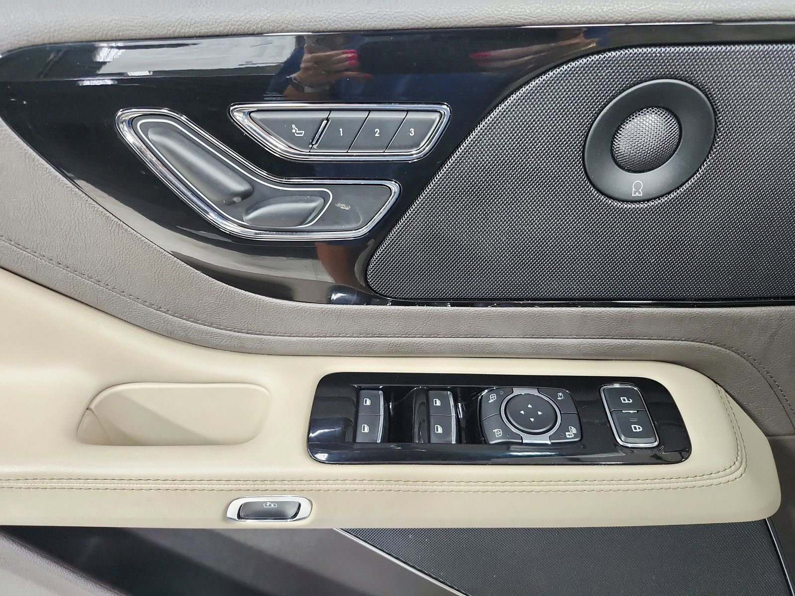 Used 2023 Lincoln Aviator Reserve w/ Elements Package Plus image 32