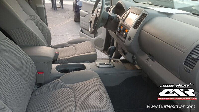 Used 2021 Nissan Frontier SV w/ Midnight Edition Floor Mats image 28