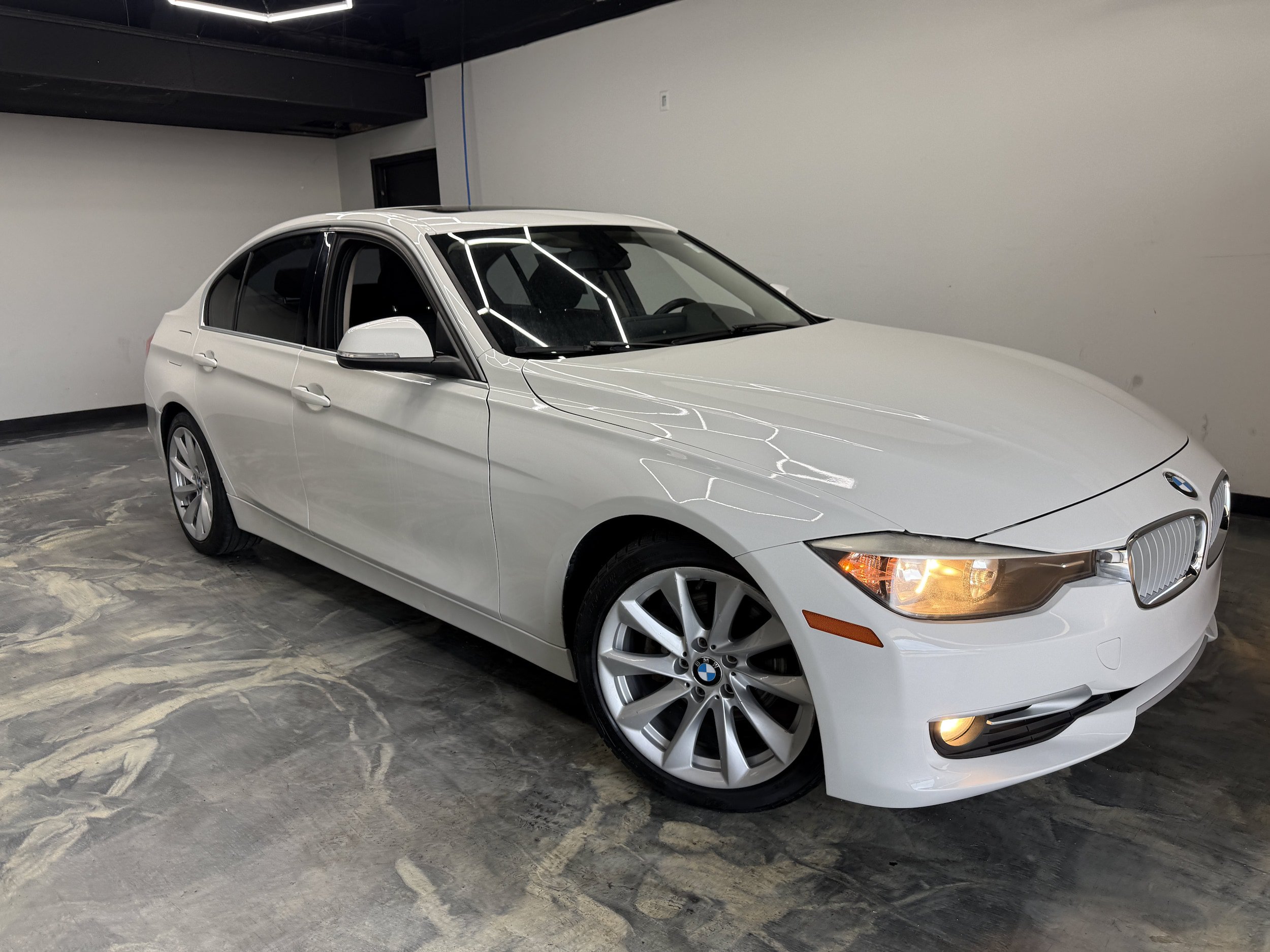 Used 2014 BMW 320i xDrive Sedan AWD/4WD image 6