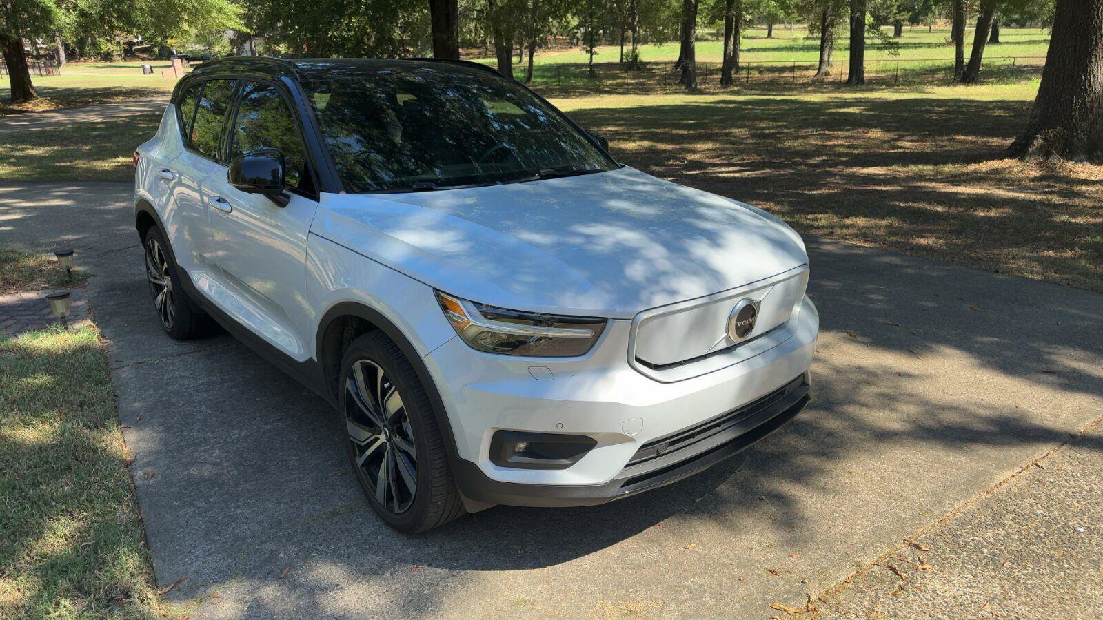 Used 2021 Volvo XC40 P8 Recharge w/ Advanced Package AWD/4WD image 2