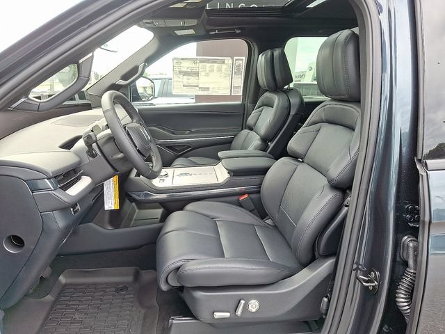 New 2025 Lincoln Navigator L Reserve w/ Jet Appearance Package AWD/4WD image 6