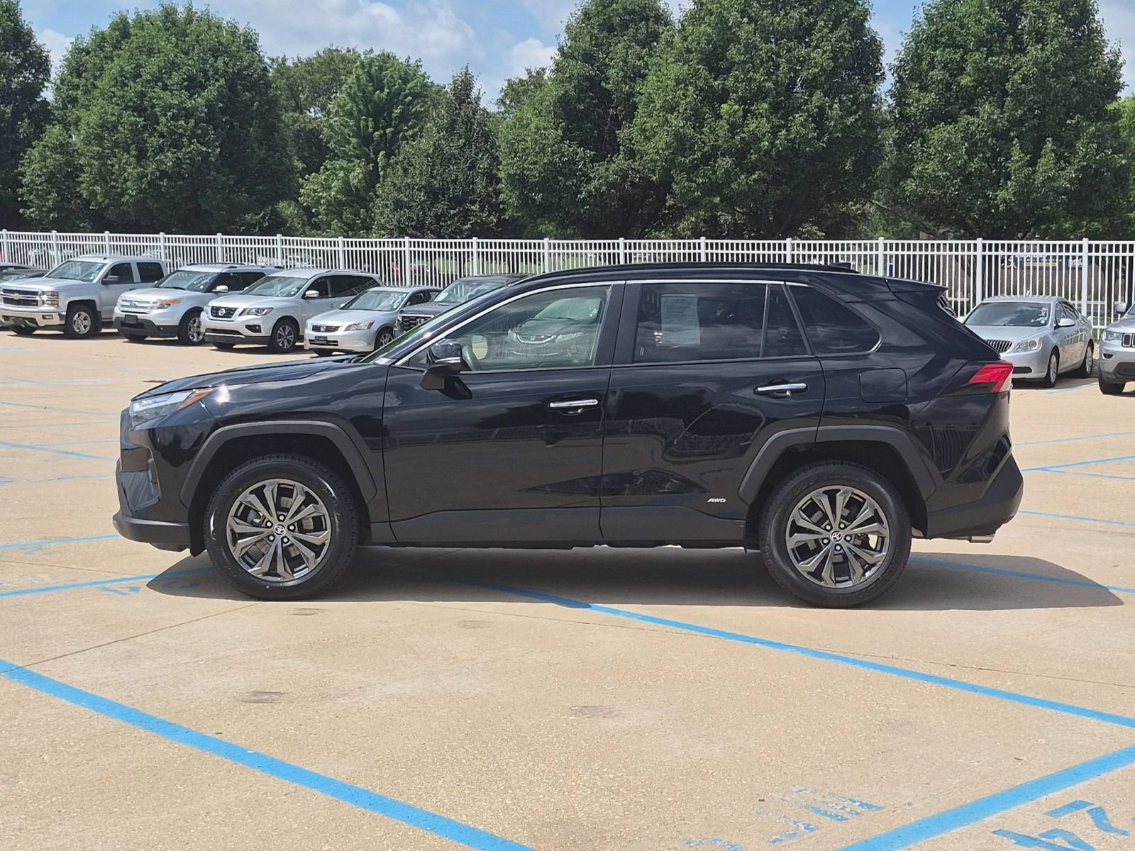 Used 2022 Toyota RAV4 Limited w/ Limited Grade Weather Package AWD/4WD image 9